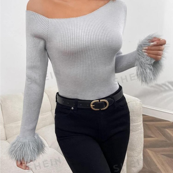 NWOT-Shein Feather Top - Picture 1 of 6